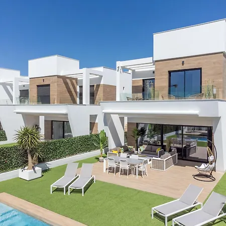 Z Basenem Villa